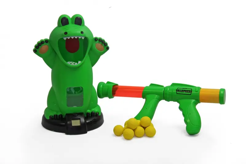 Foam-Firing Crocodile-Shaped Water Gun For Outdoor Play 1