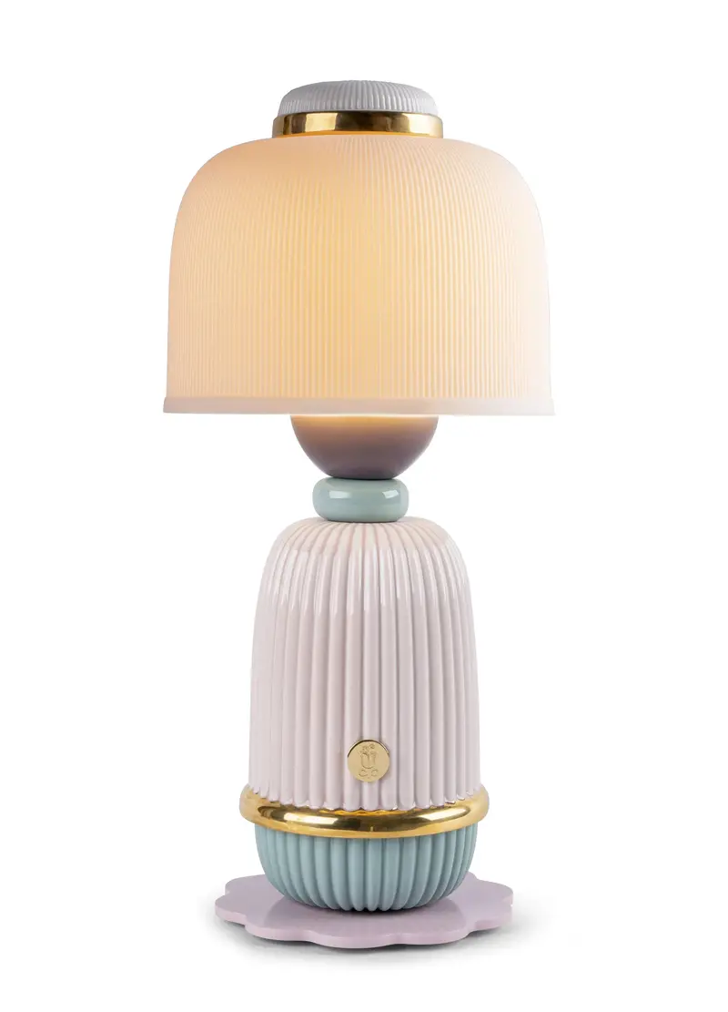 Kokeshi-Style Pink Table Lamp – Japanese-Inspired Design 1