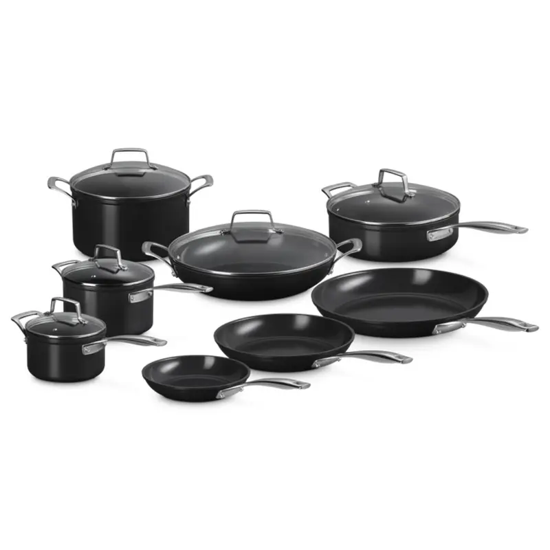Le Creuset 8-Piece Non-Stick Ceramic Cookware Set – Essential Collection 1