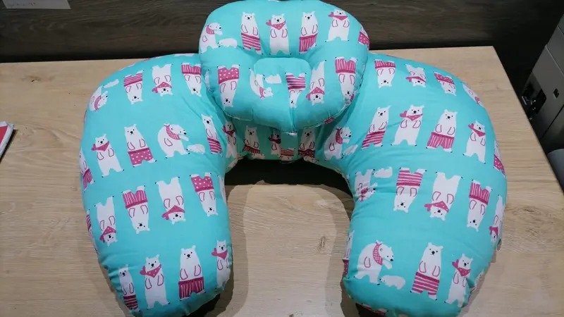 U-Shaped Nursing Pillow Featuring Blue Polar Bear Motif 1